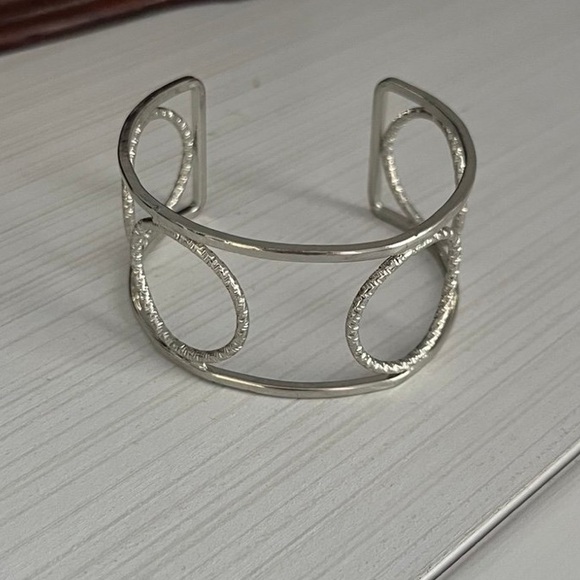 Paparazzi Adjustable Silver Cuff Bracelet with all Stones In Tact Size: OS - Picture 2 of 3